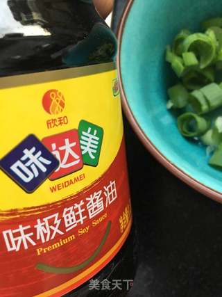 葱末拌虾皮的做法步骤：2