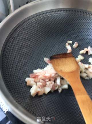 西兰花嫩芽肉丁包的做法步骤:4