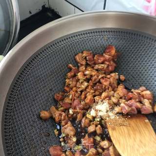 西兰花嫩芽肉丁包的做法步骤:8
