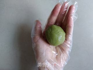 果蔬桃山月饼的做法步骤:9