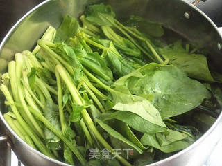 猪肉鸡蛋菠菜馅水饺的做法步骤:2