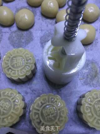 广式月饼的做法步骤:5