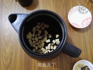 桃胶番薯红枣羹的做法步骤:3