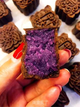 巧克力椰蓉奶酪蔓越莓月饼的做法步骤:23