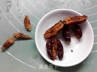 补血养肝山楂桂圆枣饮的做法步骤:3