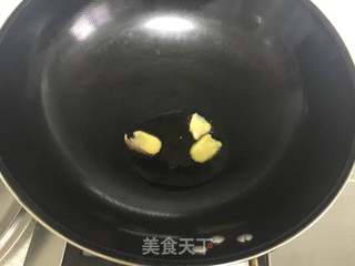 红烧鲫鱼的做法步骤：2