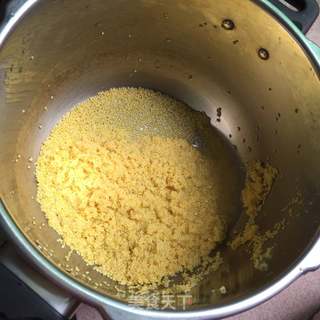 小米鸡肉菠菜粥的做法步骤:2