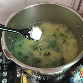 小米鸡肉菠菜粥的做法步骤:9