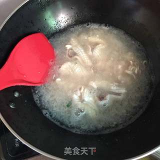 鱿鱼炒辣椒的做法步骤:5