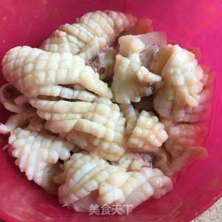 鱿鱼炒辣椒的做法步骤:6