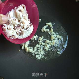 鱿鱼炒辣椒的做法步骤:7