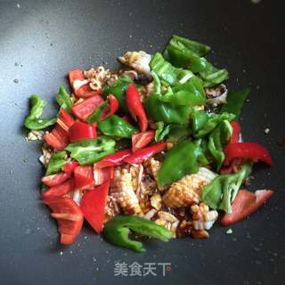 鱿鱼炒辣椒的做法步骤:9