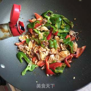 鱿鱼炒辣椒的做法步骤:10