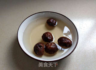 冬菇油菜蛋炒饭的做法步骤:2