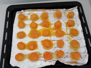 蛋黄豆沙月饼的做法步骤:3
