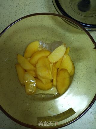 黄桃糖水罐头的做法步骤:4