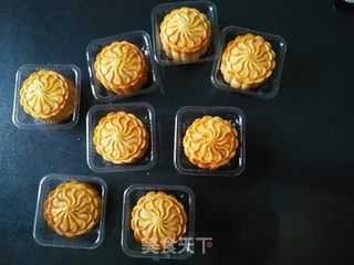椰蓉蔓越莓月饼的做法步骤:17