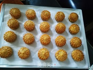椰蓉蔓越莓月饼的做法步骤:16