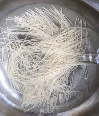 大骨肉汤面的做法步骤:2