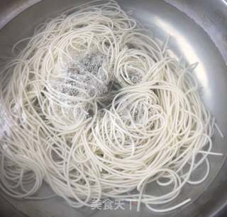 大骨肉汤面的做法步骤:3