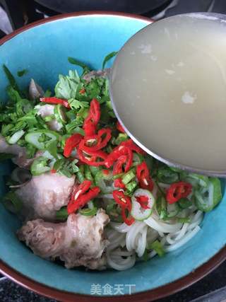 大骨肉汤面的做法步骤:12
