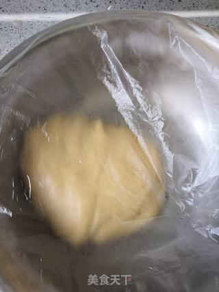 玫瑰豆沙广式月饼的做法步骤:7
