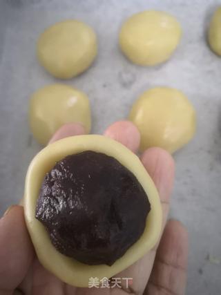 玫瑰豆沙广式月饼的做法步骤:9