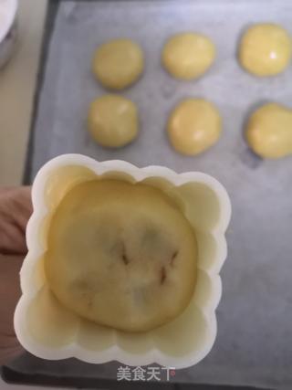 玫瑰豆沙广式月饼的做法步骤:12