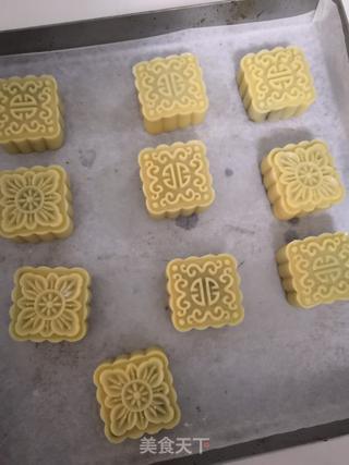 玫瑰豆沙广式月饼的做法步骤:13
