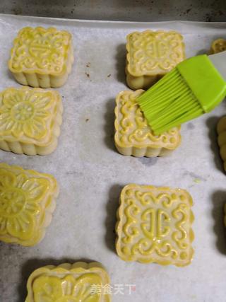 玫瑰豆沙广式月饼的做法步骤:15
