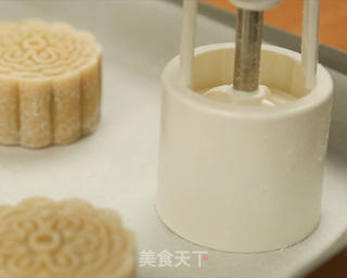 五仁月饼的做法步骤:22
