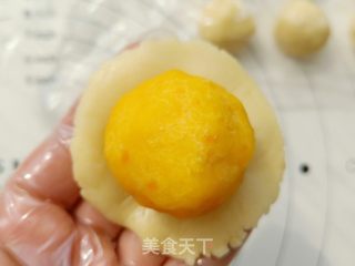 奶黄流心月饼的做法步骤:21