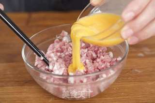 鲜肉月饼丨层层叠叠的酥皮丰腴的肉汁的做法步骤:3