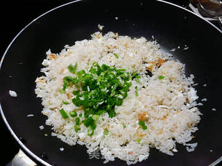 瑶柱炒饭--海鲜的做法步骤:9