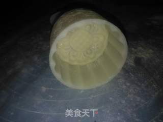 莲蓉蛋黄月饼的做法步骤:10