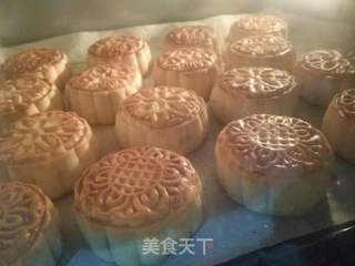 莲蓉蛋黄月饼的做法步骤:14