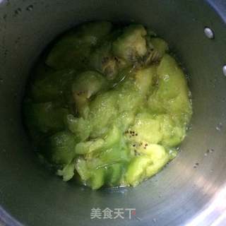 猕猴桃蜂蜜饮的做法步骤:2
