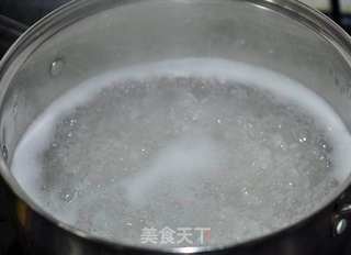 快速减肥消浮肿薏米芡实莲子粥怎么做最好吃?胖友早晚餐的主食精选的做法步骤:2