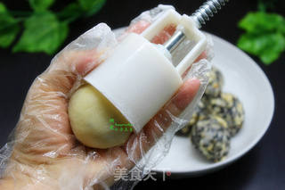 广式柠檬五仁月饼的做法步骤:8