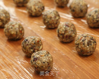月饼五仁馅的做法的做法步骤:13