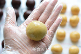 经典广式月饼的做法步骤:12