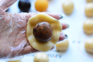 经典广式月饼的做法步骤:15