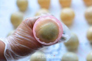 经典广式月饼的做法步骤:18