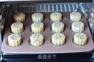 经典广式月饼的做法步骤:20
