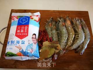 盐焗虾的做法步骤：1