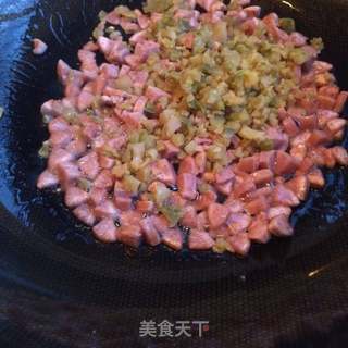 香肠榨菜炒饭的做法步骤:4