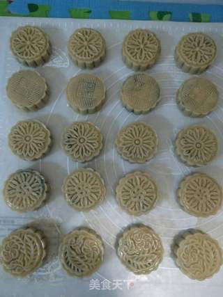 黑芝麻五仁月饼的做法步骤:6