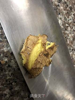 【兔子爱厨房·中秋家宴】啤酒蒸大闸蟹的做法步骤:2