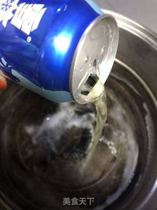 【兔子爱厨房·中秋家宴】啤酒蒸大闸蟹的做法步骤：3