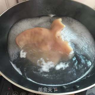 香卤猪耳朵的做法步骤:2